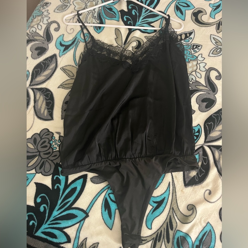 ASTR LACE TRIM CAMI BODYSUIT